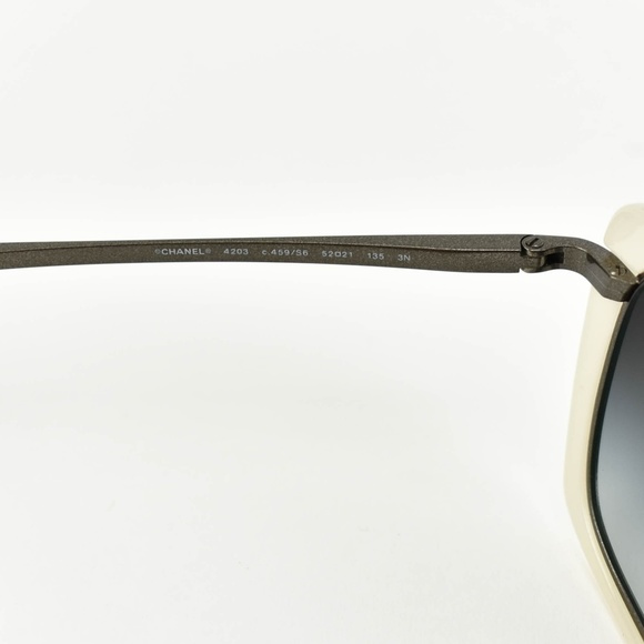 CHANEL Pearl/Antique Silver Logo Sunglasses (gc) - Picture 8 of 8